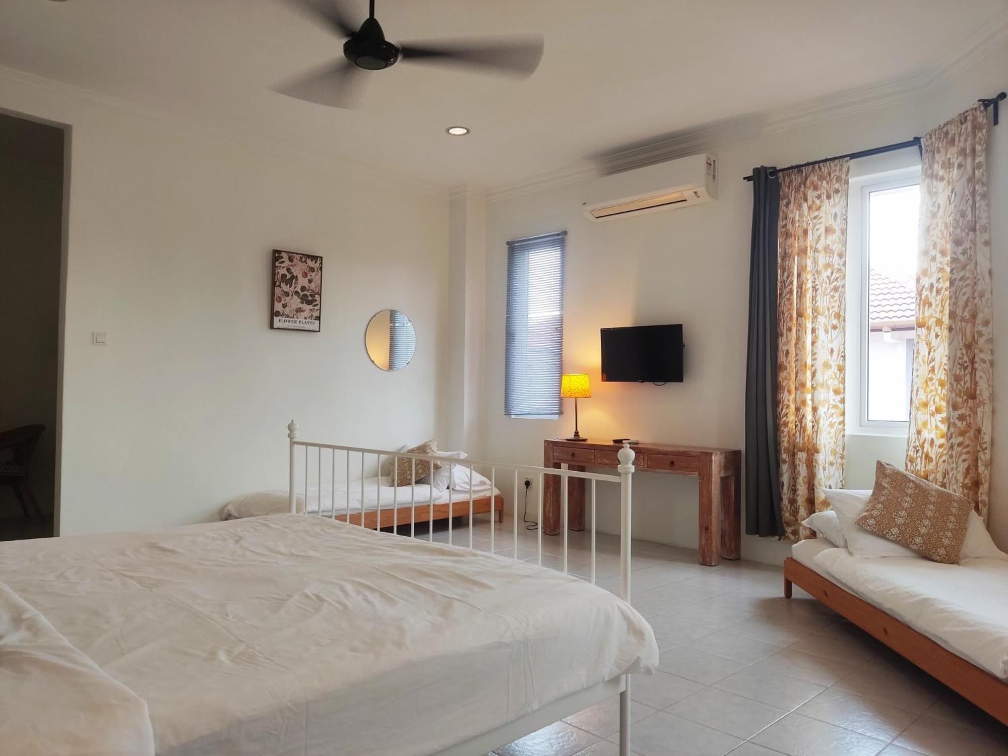 Rumah Putih Near Klia Bed & Breakfast