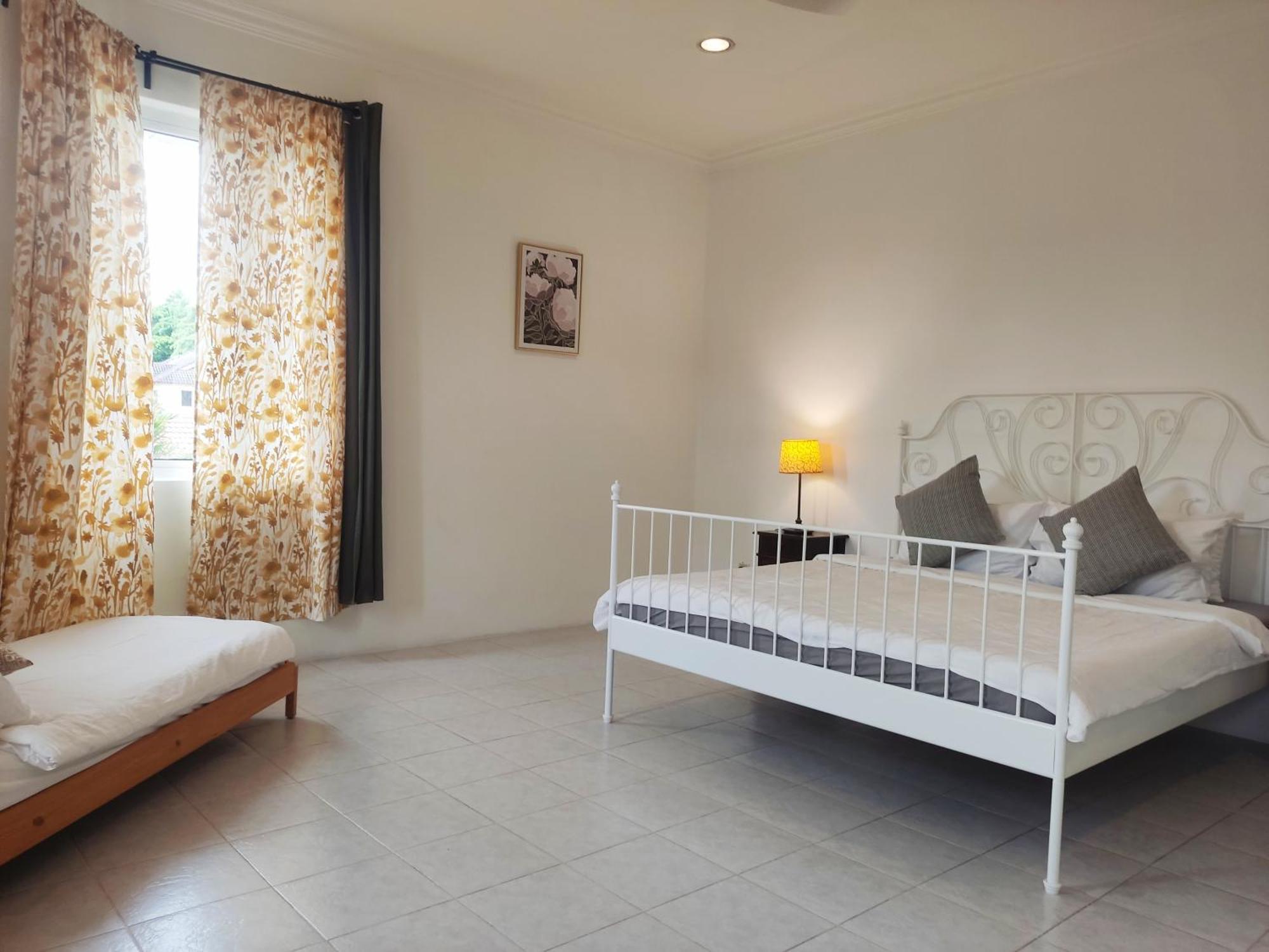 Rumah Putih Near Klia Bed & Breakfast 3*