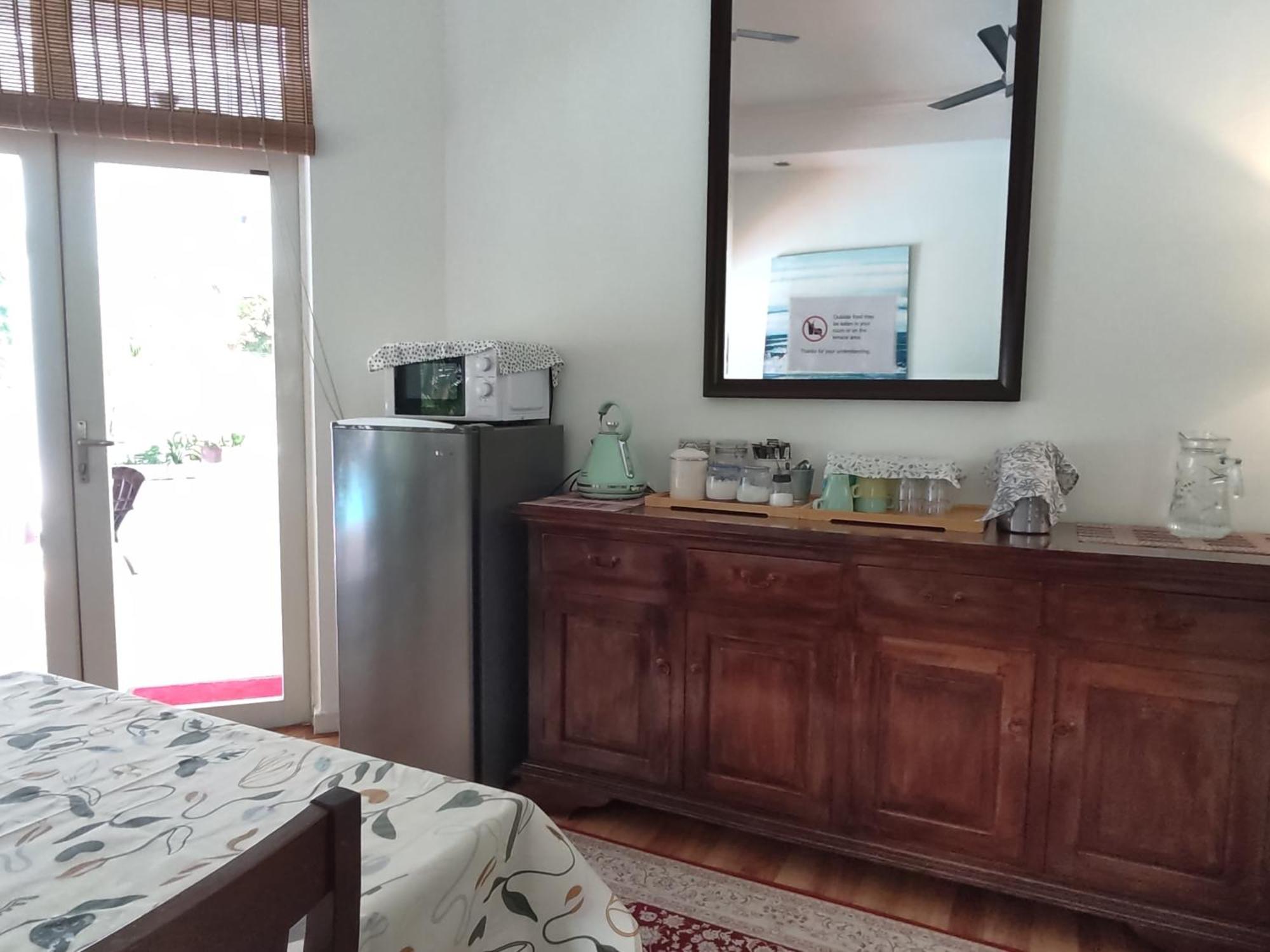 Rumah Putih Near Klia Bed & Breakfast Sepang