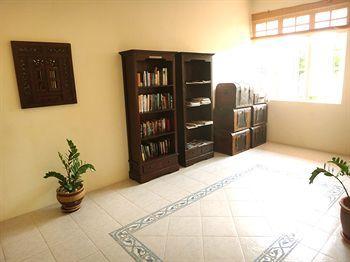 Bed & Breakfast Rumah Putih Near Klia 3*