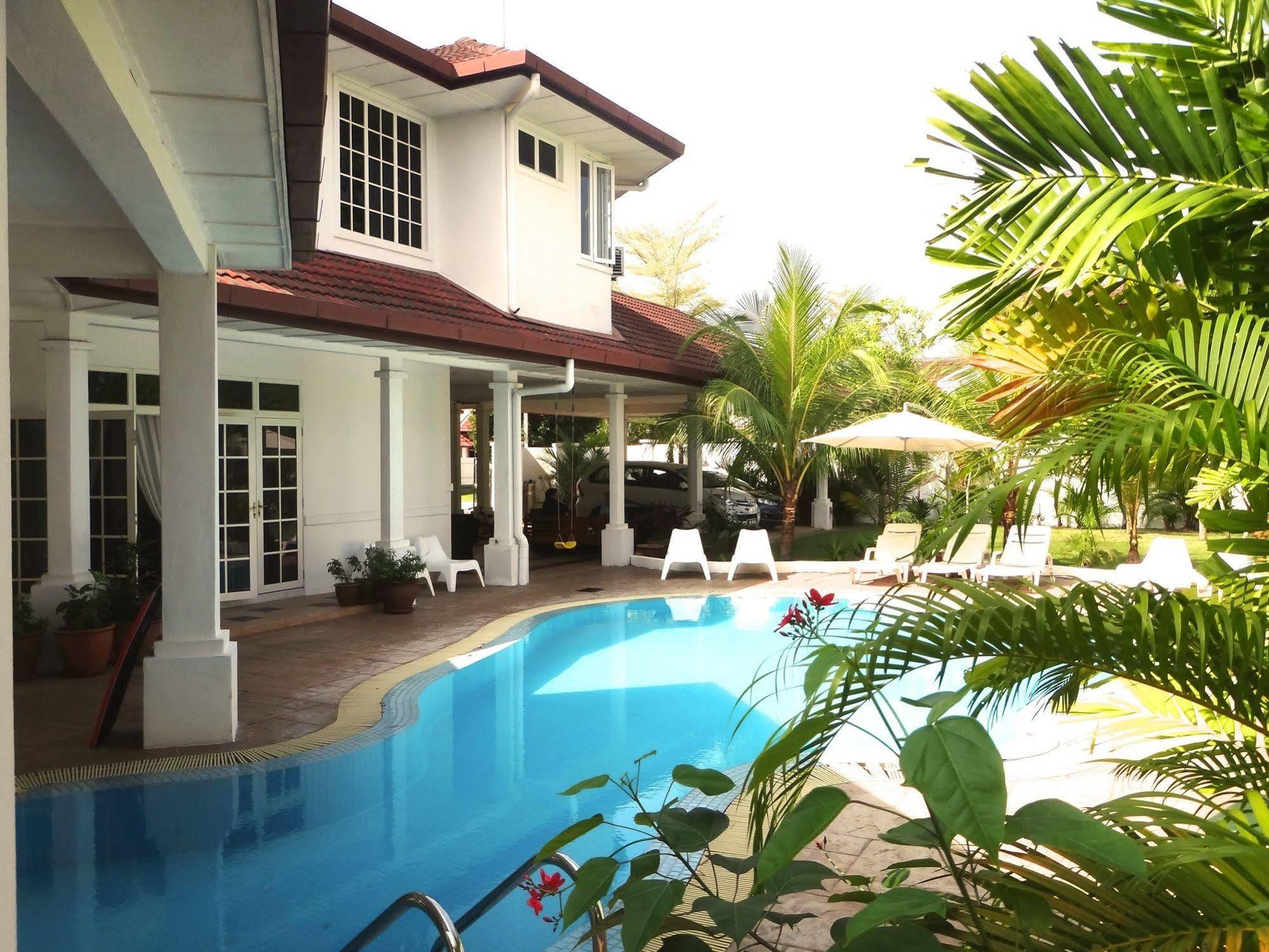 Rumah Putih Near Klia Sepang