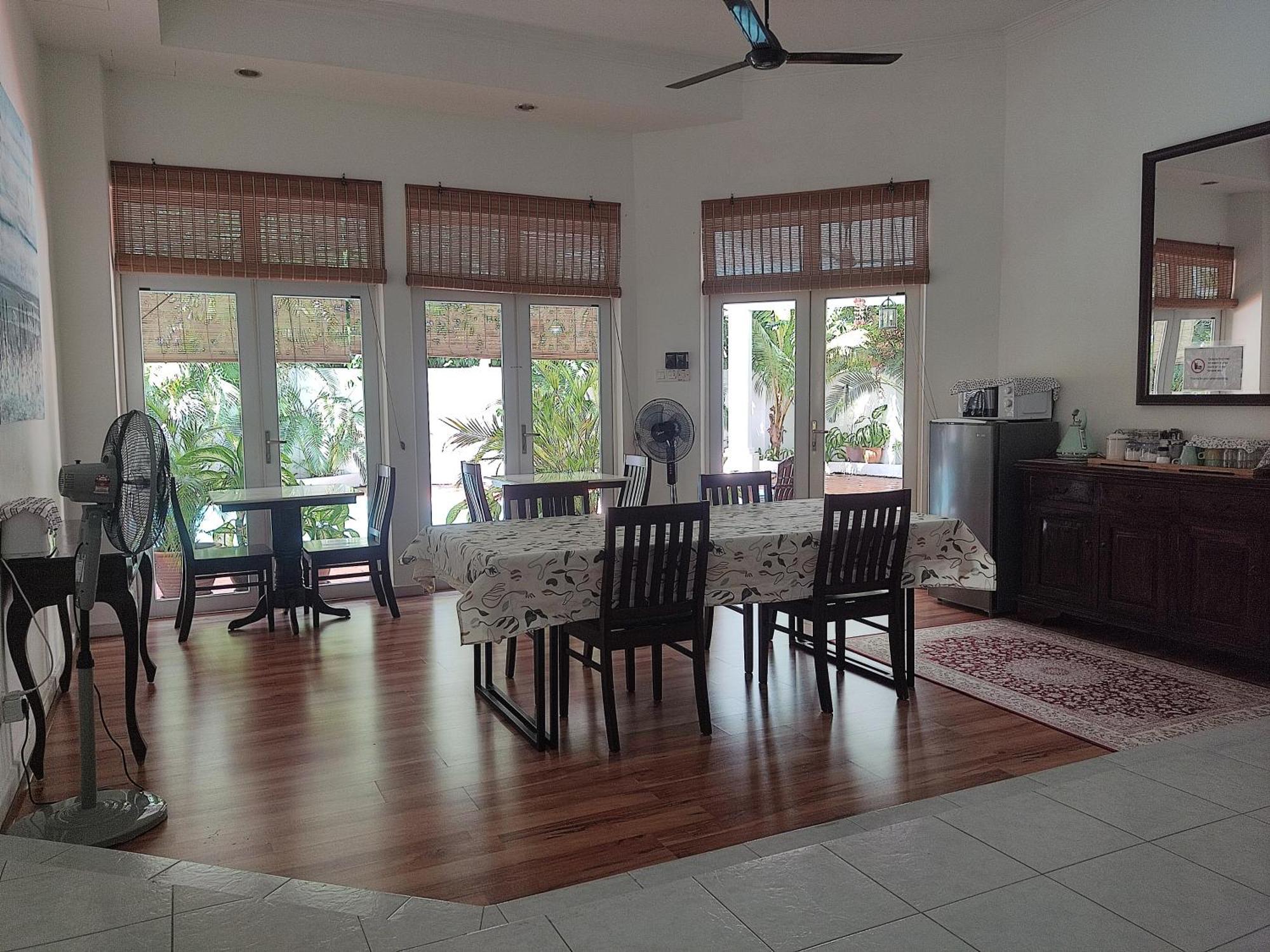 Rumah Putih Near Klia 3*