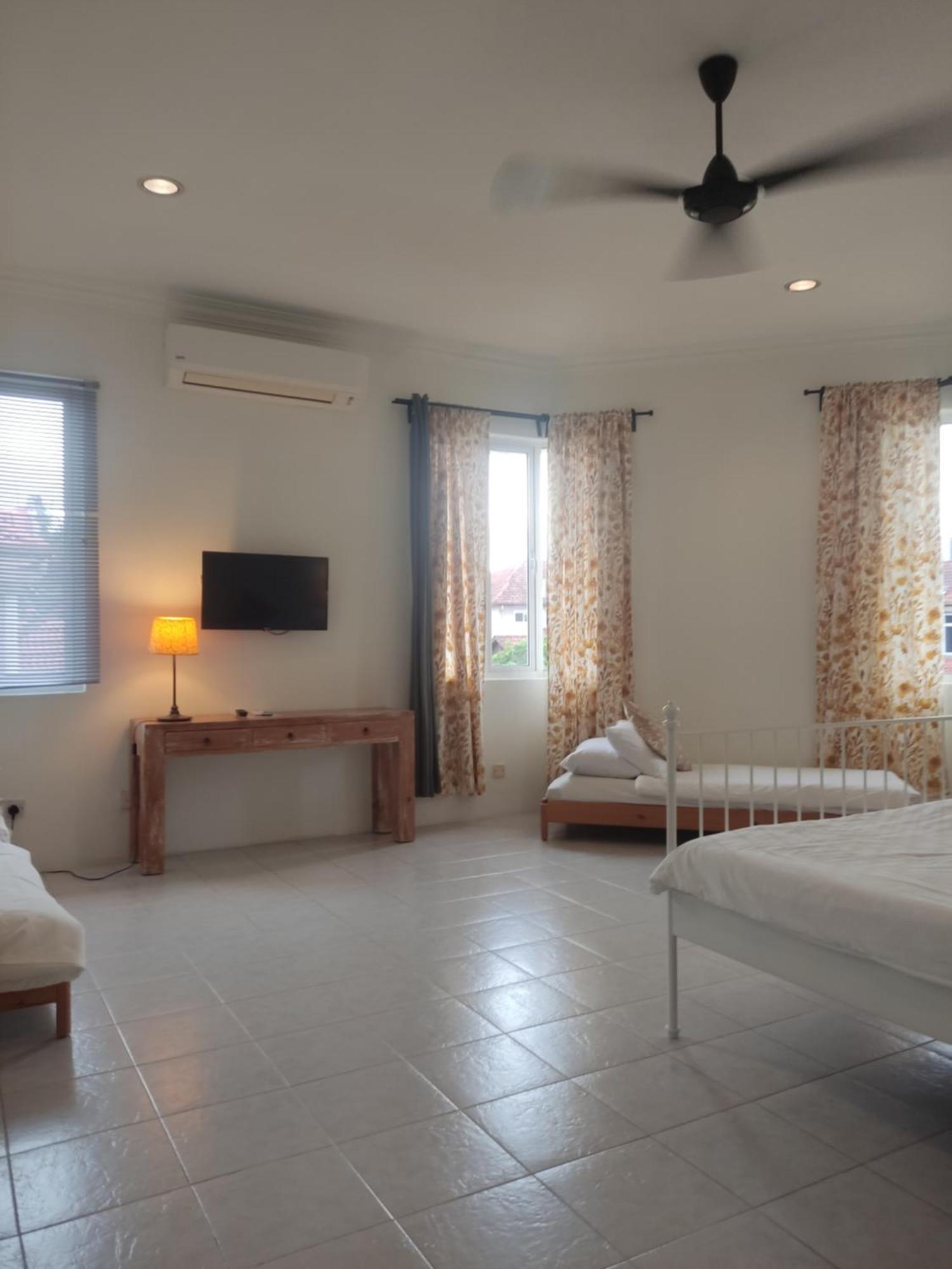 Rumah Putih Near Klia&xiamen Tempat Tidur & Sarapan 3*